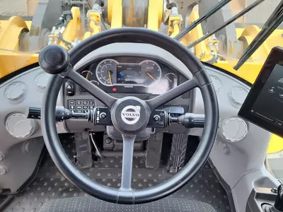 Колесный погрузчик Volvo L260 H