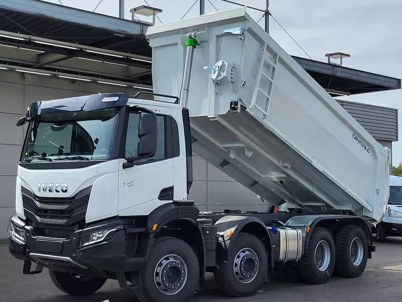 Самосвал Iveco T-WAY 450 8X4 Cantoni