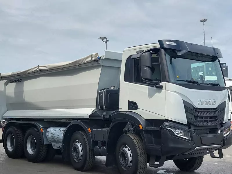 Самосвал Iveco T-WAY 450 8X4 Cantoni