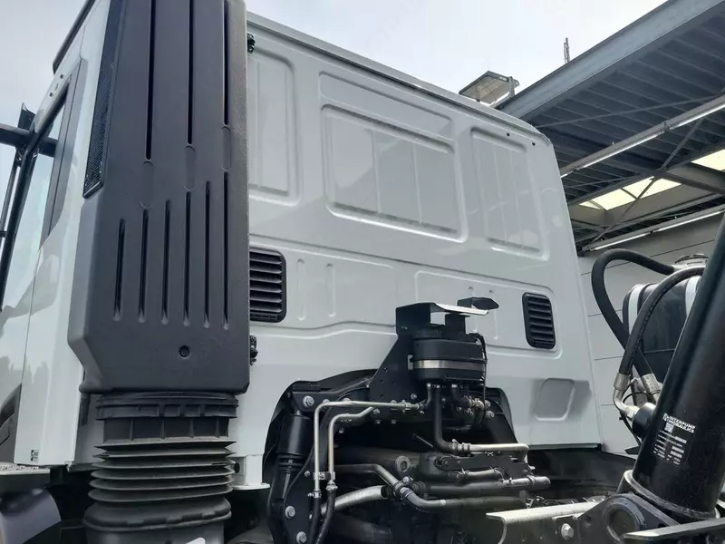 Самосвал Iveco T-WAY 450 8X4 Cantoni