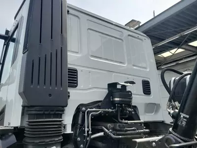 Самосвал Iveco T-WAY 450 8X4 Cantoni