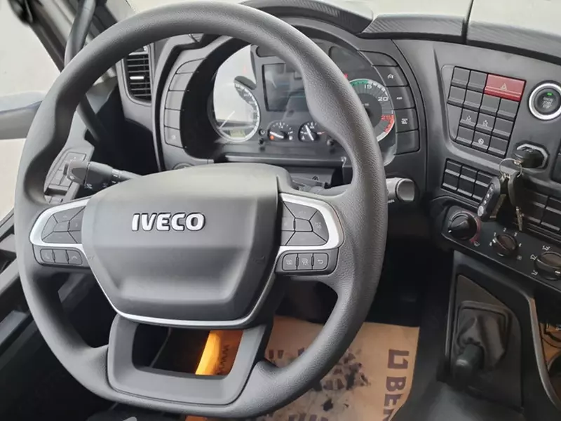 Самосвал Iveco T-WAY 450 8X4 Cantoni