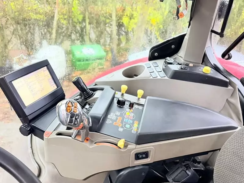 Колесный трактор Case IH Puma 180 CVX Multicontroller