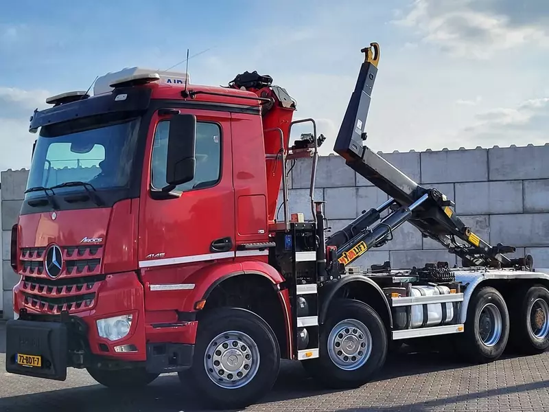 Грузовик с крюковым погрузчиком Mercedes Arocs 4145 8X4 Hyva Type: 26-51-S