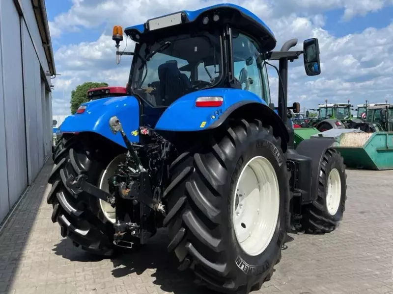 Трактор колесный New Holland T 7.210