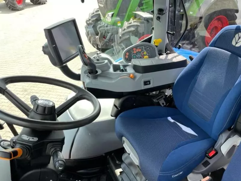 Трактор колесный New Holland T 7.210