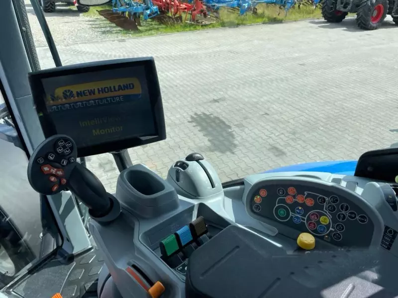 Трактор колесный New Holland T 7.210