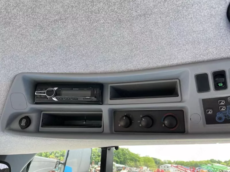 Трактор колесный New Holland T 7.210