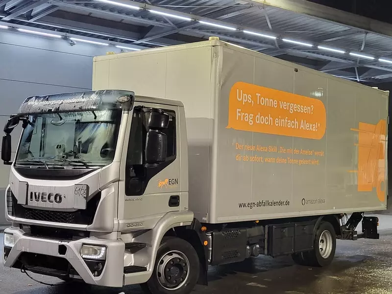 Грузовик с кузовом-фургоном Iveco 120-250 4X2