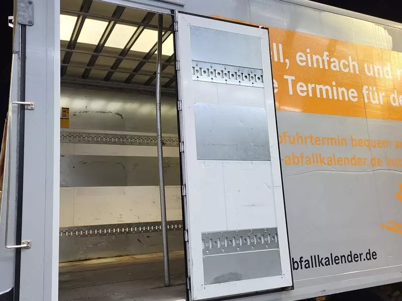 Грузовик с кузовом-фургоном Iveco 120-250 4X2 - "Fresh online"©️