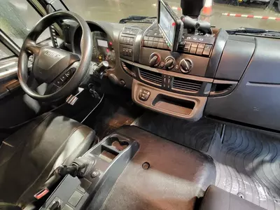 Грузовик с кузовом-фургоном Iveco 120-250 4X2
