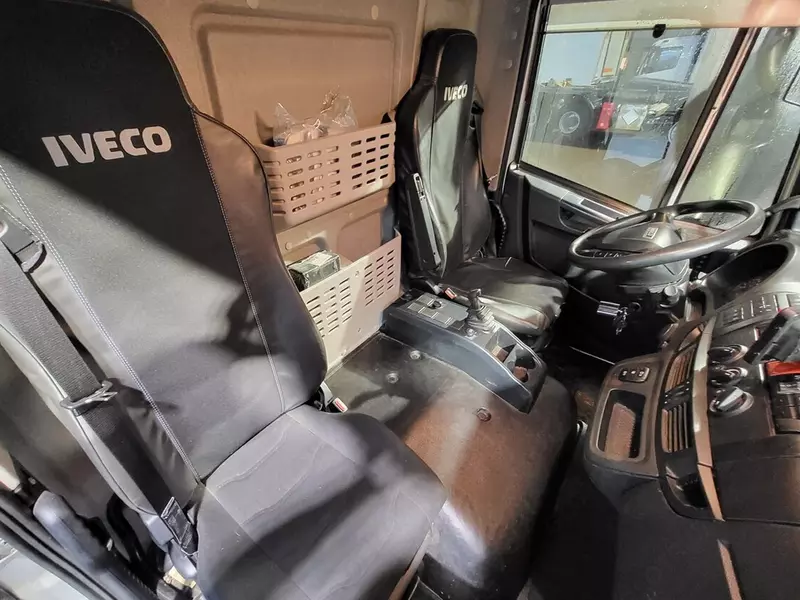 Грузовик с кузовом-фургоном Iveco 120-250 4X2 Бортовые грузовики