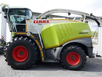 Кормоуборочный комбайн CLAAS jaguar 930
