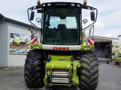 Кормоуборочный комбайн CLAAS jaguar 930
