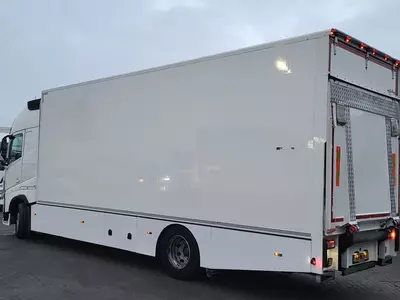 Грузовик с кузовом-фургоном Volvo FH 420 4X2