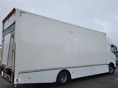 Грузовик с кузовом-фургоном Volvo FH 420 4X2