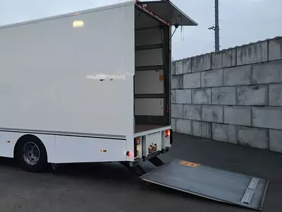 Грузовик с кузовом-фургоном Volvo FH 420 4X2