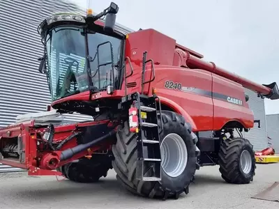 Зерноуборочный комбайн Case-IH axial flow 8240 с 30-футовой варио-жаткой (9