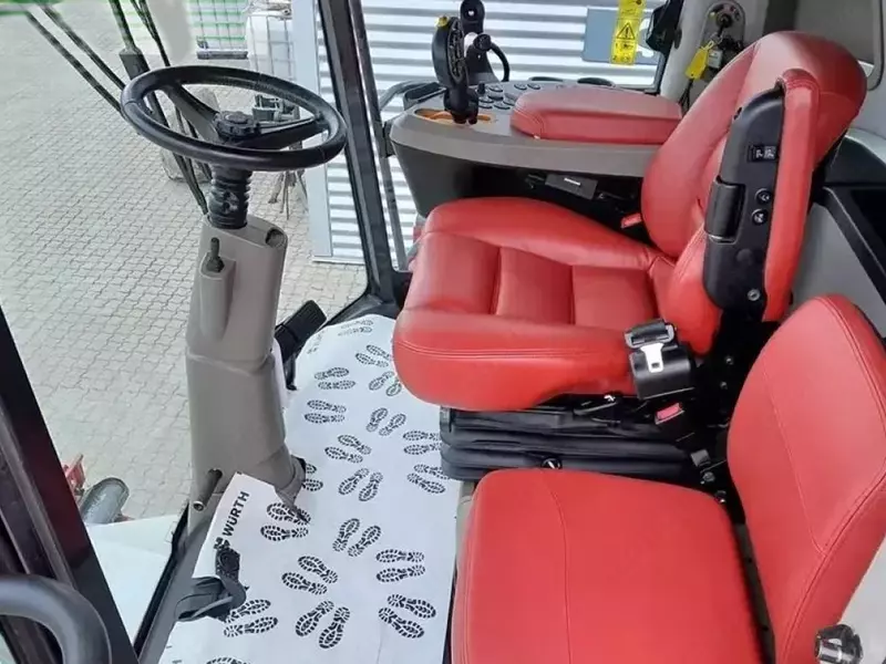 Зерноуборочный комбайн Case-IH axial flow 8240 с 30-футовой варио-жаткой (9,14 м)