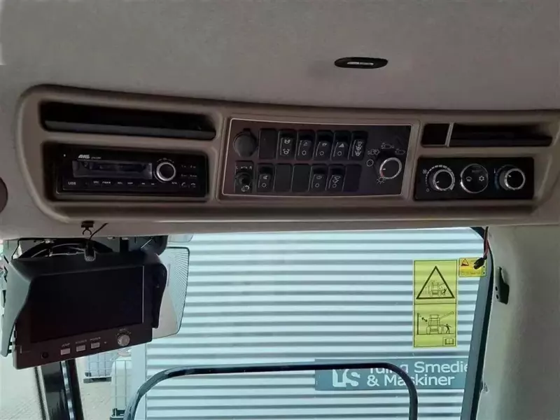 Зерноуборочный комбайн Case-IH axial flow 8240 с 30-футовой варио-жаткой (9,14 м)