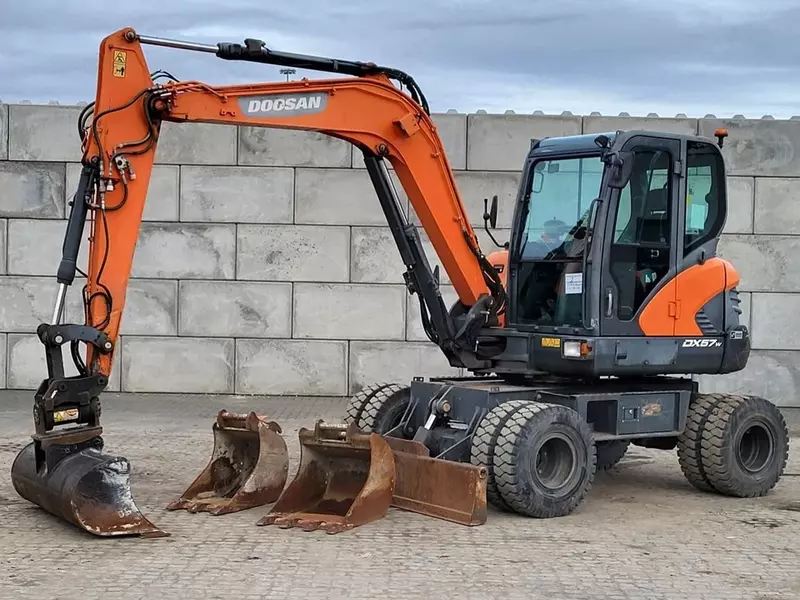 Колесный экскаватор Doosan DX57 W-5