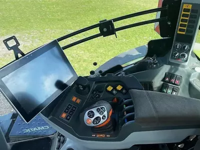 Трактор колесный CLAAS axion 870