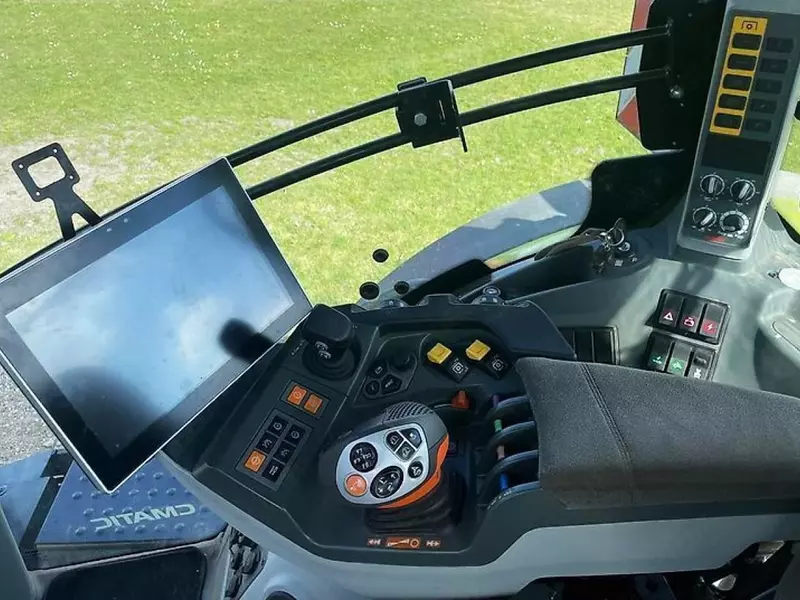 Трактор колесный CLAAS axion 870 - Тракторы