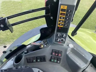 Трактор колесный CLAAS axion 870