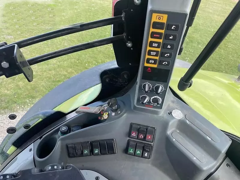 Трактор колесный CLAAS axion 870 Тракторы
