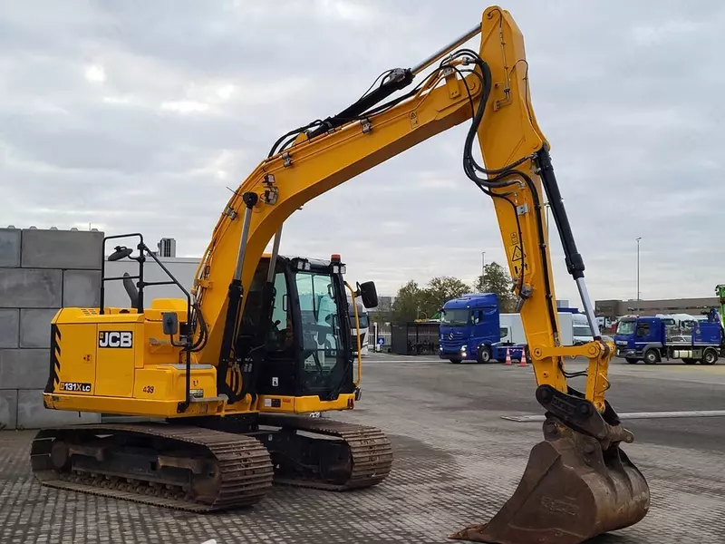 514 494 520 сум Гусеничный экскаватор JCB 131X L SV