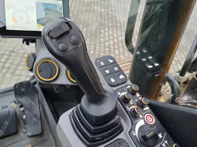 Гусеничный экскаватор JCB 131X L SV