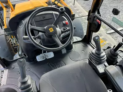 JCB 3CX ekskavator yuklagichi
