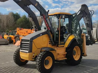 Экскаватор-погрузчик Volvo BL61B