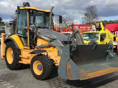 495 290 332 сум / шт Экскаватор-погрузчик Volvo BL61B