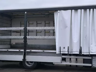 Шторки грузовик Volvo FM 330 4X2 Van Berkum "Fresh online"©️