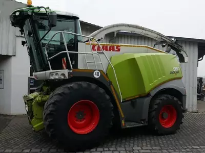 Кормоуборочный комбайн CLAAS JAGUAR 960 с жаткой ORBIS 750