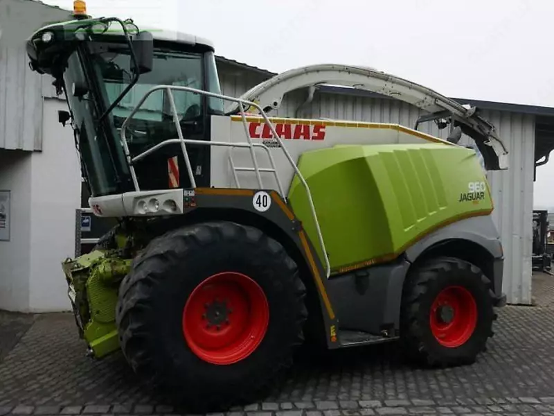 Кормоуборочный комбайн CLAAS JAGUAR 960 с жаткой ORBIS 750