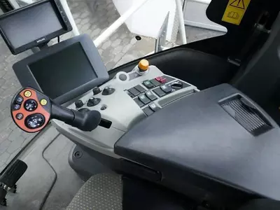 Кормоуборочный комбайн CLAAS JAGUAR 960 с жаткой ORBIS 750
