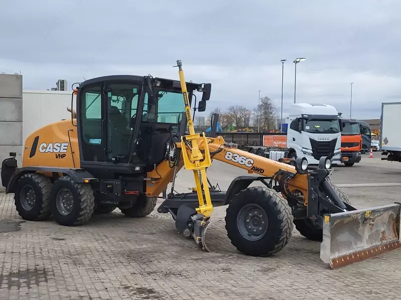 1 743 768 200 сум Грейдер CASE 836C AWD