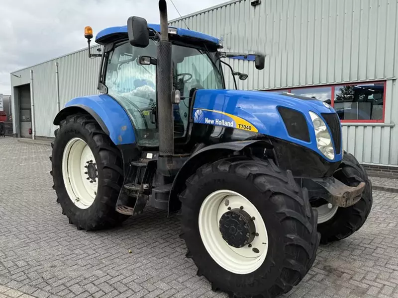   Трактор колесный New Holland T7040 Power Command