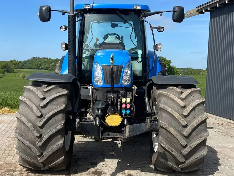 Колесный трактор New Holland T6050