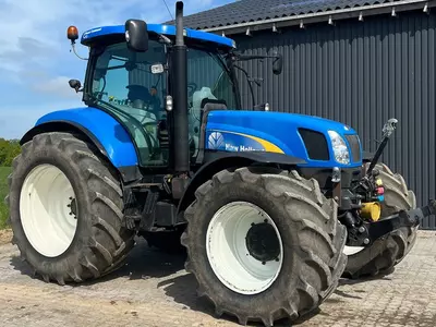 Колесный трактор New Holland T6050