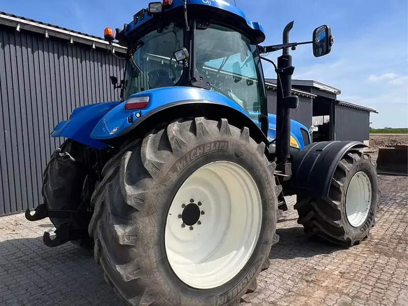 Колесный трактор New Holland T6050