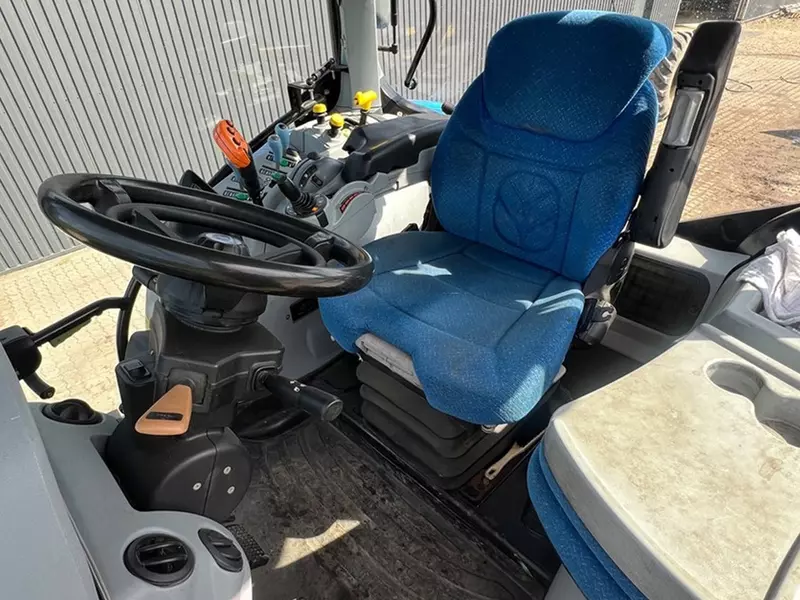 Колесный трактор New Holland T6050