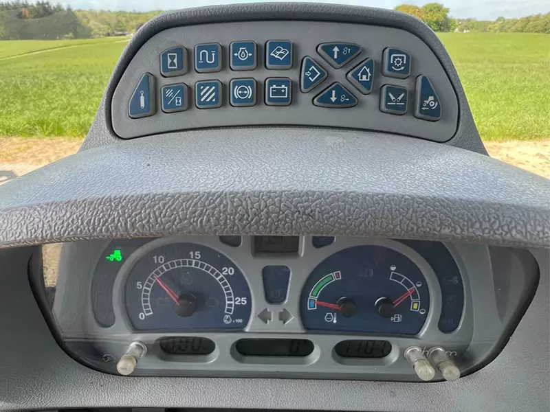 Колесный трактор New Holland T6050