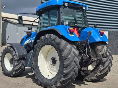  Колесный трактор New Holland T7550 - 