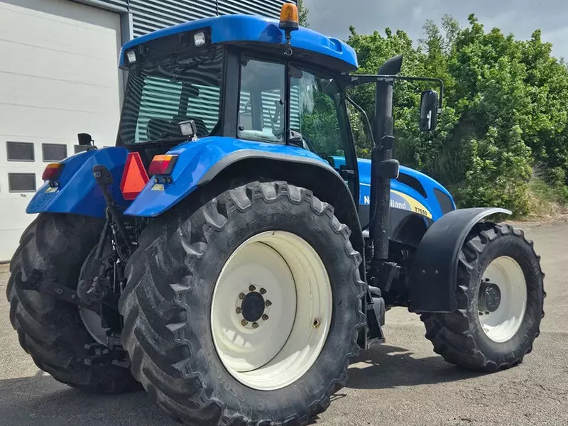  Колесный трактор New Holland T7550 Только в розницу