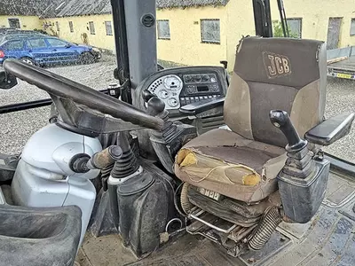 Экскаватор-погрузчик JCB 4CX