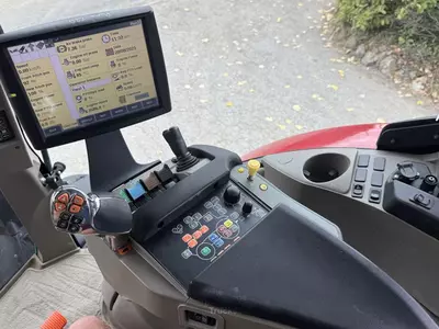 Колесный трактор Case IH PUMA 220