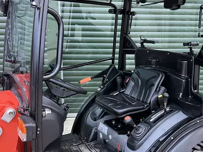 Колесный трактор Tafe 6028M CAB